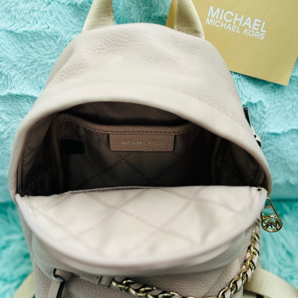 MICHAEL KORS
RARE Slater MINI Pebbled Leather Convertible Backpack - Picture 11 of 11